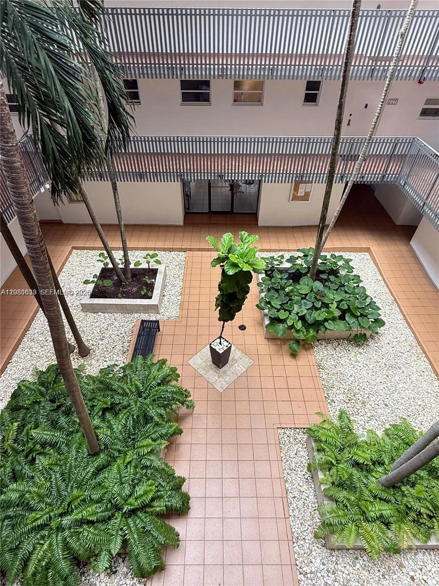 100 Ocean Lane Dr #303 Key Biscayne, FL 33149