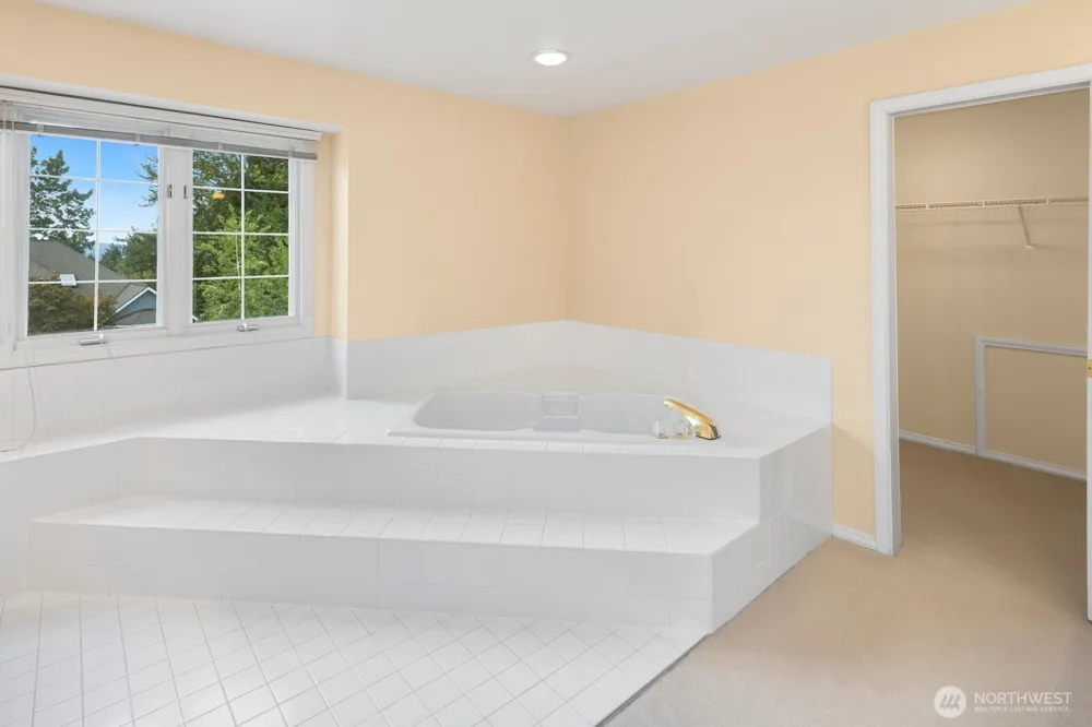 8424 127th Avenue SE Newcastle, WA 98056