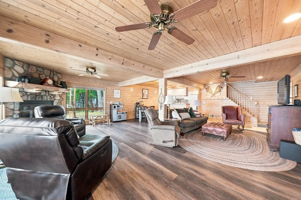 9171 W Oak Drive Lake Township, MI 49651
