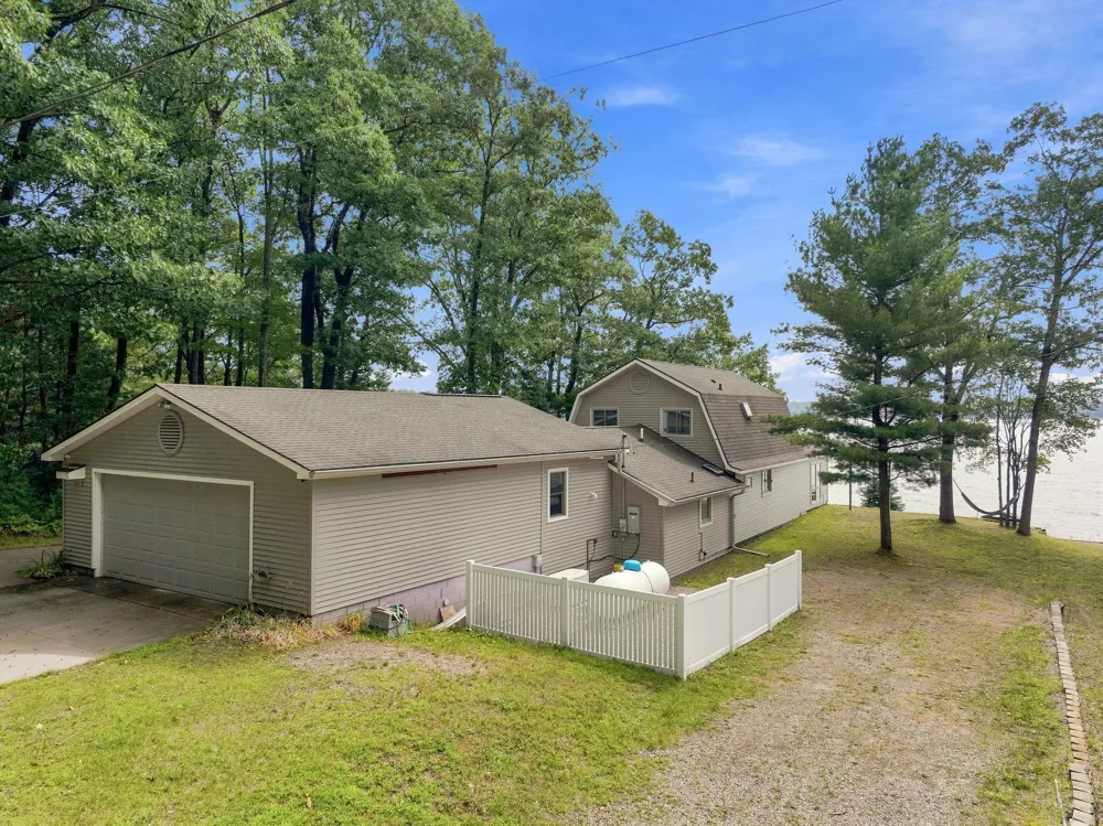 9171 W Oak Drive Lake Township, MI 49651