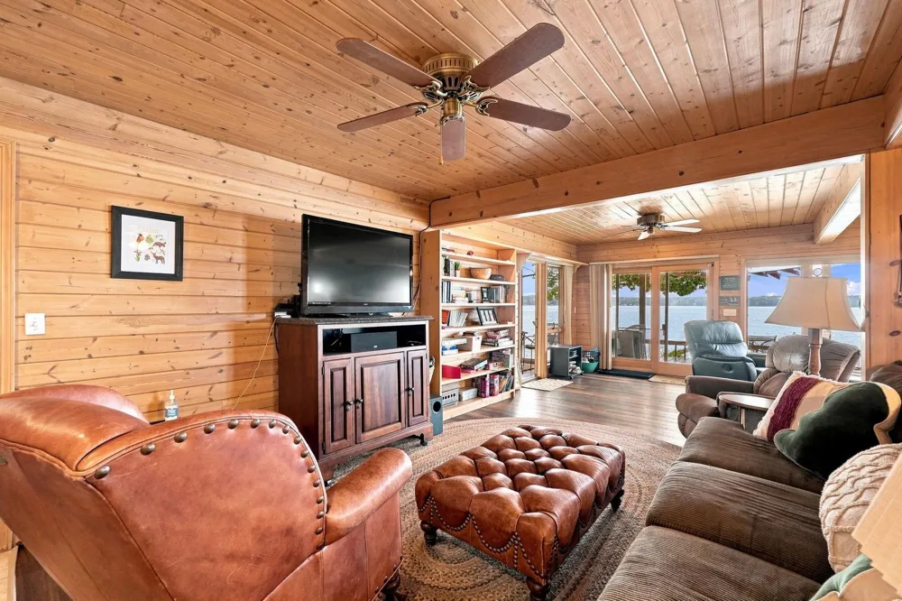 9171 W Oak Drive Lake Township, MI 49651