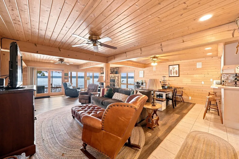 9171 W Oak Drive Lake Township, MI 49651