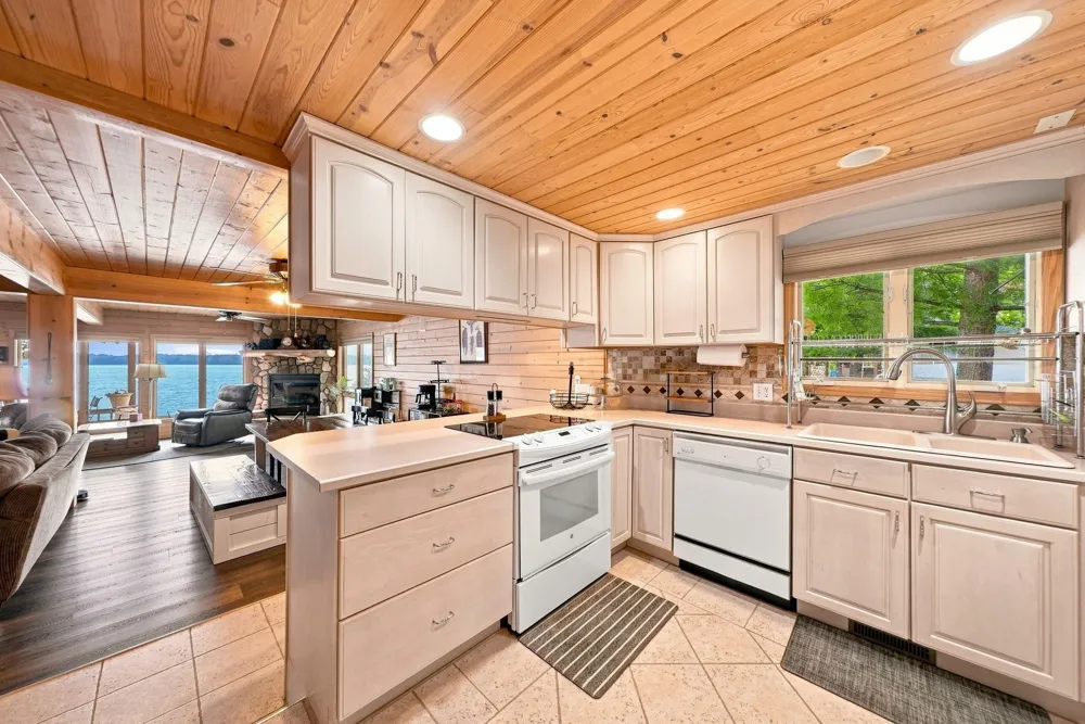 9171 W Oak Drive Lake Township, MI 49651
