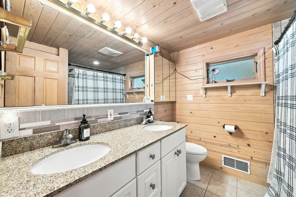 9171 W Oak Drive Lake Township, MI 49651