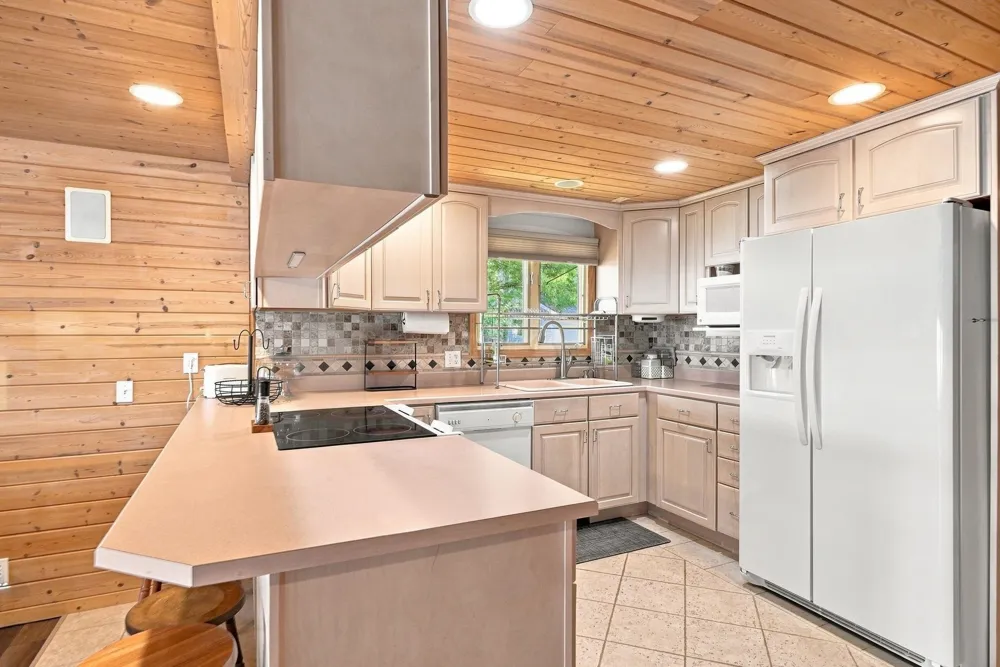 9171 W Oak Drive Lake Township, MI 49651