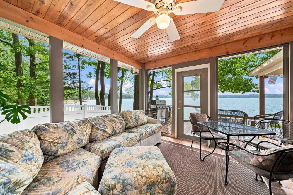 9171 W Oak Drive Lake Township, MI 49651