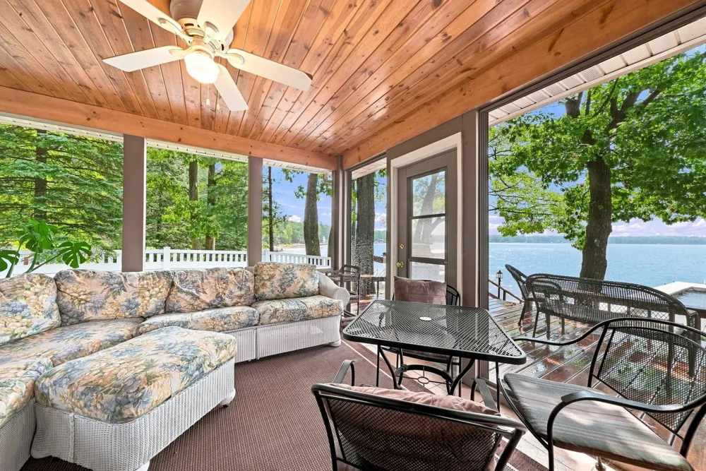 9171 W Oak Drive Lake Township, MI 49651