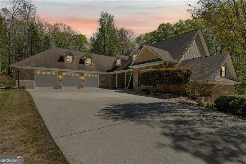 8878 Brewer RD Douglasville, GA 30134