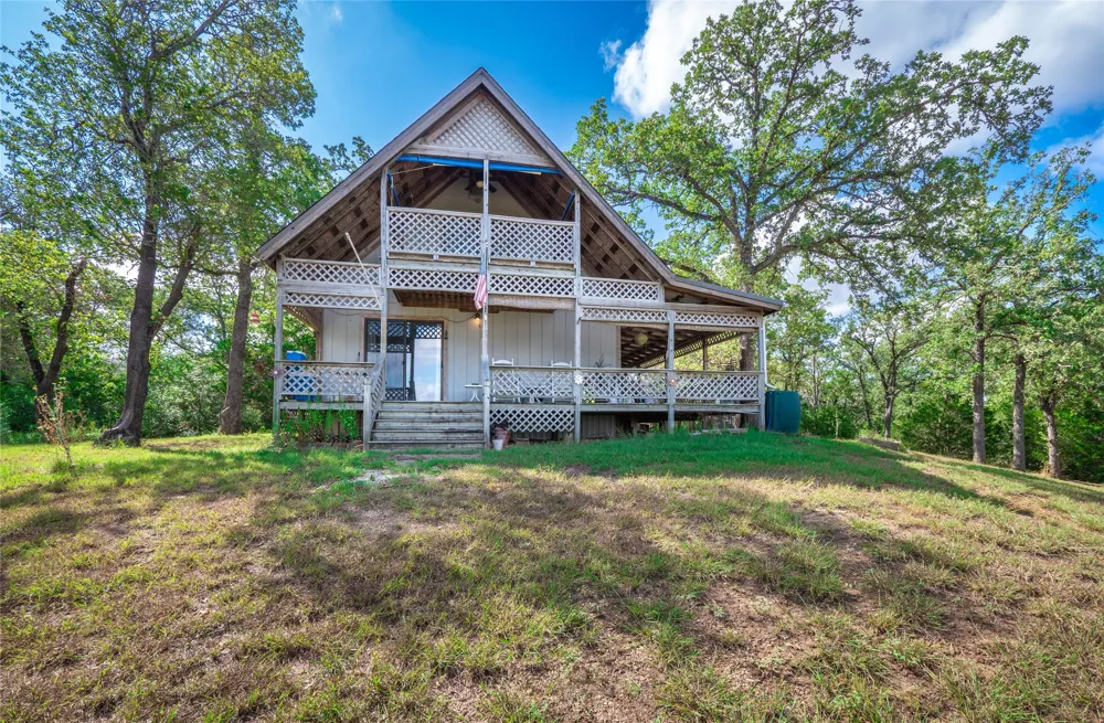499 Hidden Oaks Drive Elgin, TX 78621