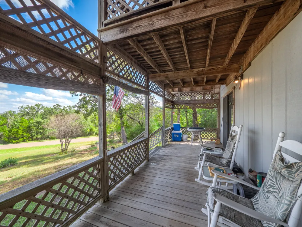 499 Hidden Oaks Drive Elgin, TX 78621