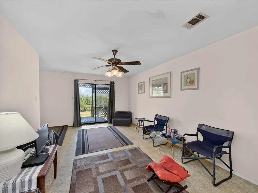 499 Hidden Oaks Drive Elgin, TX 78621