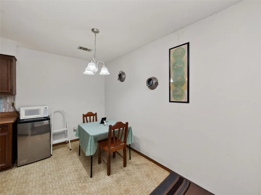 499 Hidden Oaks Drive Elgin, TX 78621