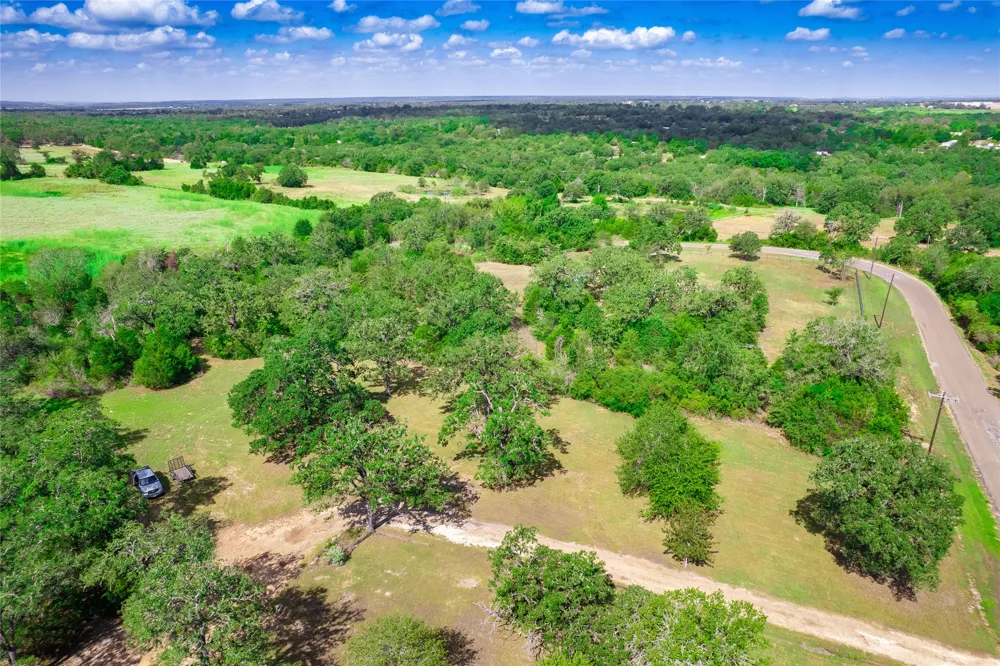 499 Hidden Oaks Drive Elgin, TX 78621