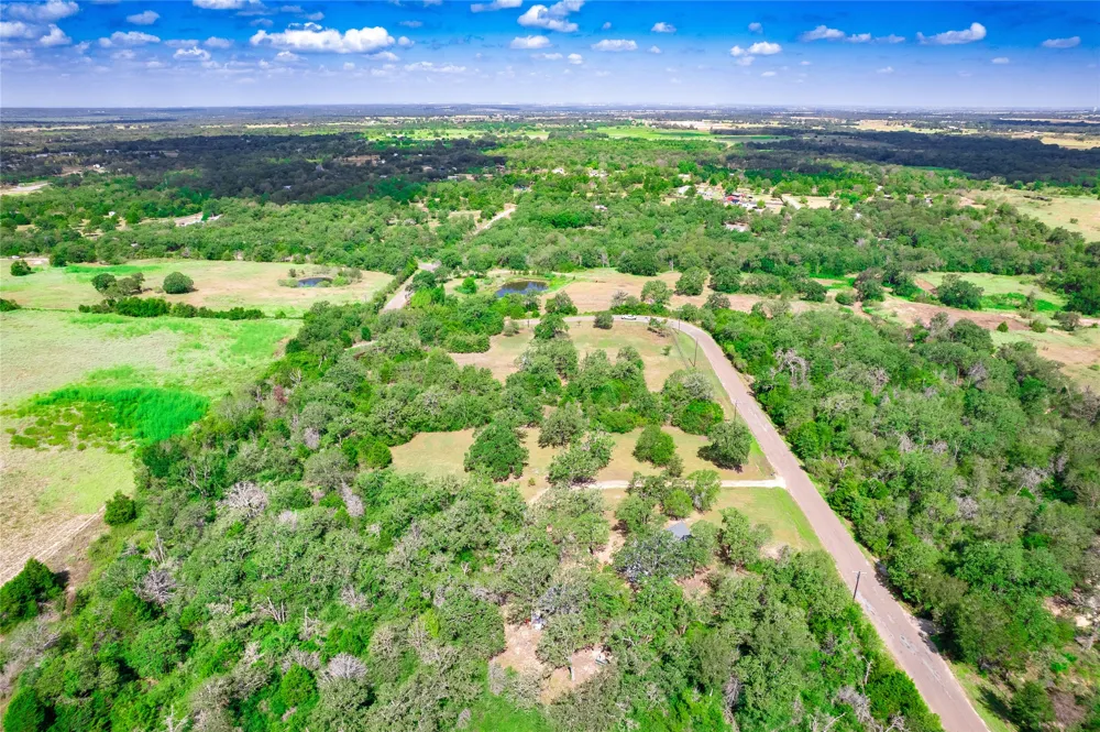 499 Hidden Oaks Drive Elgin, TX 78621