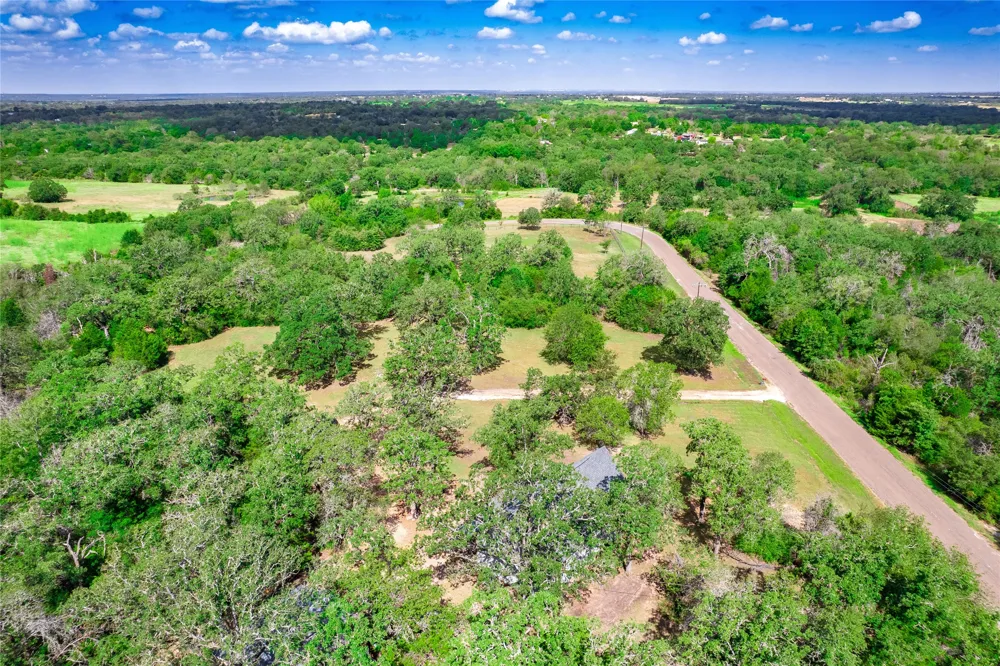 499 Hidden Oaks Drive Elgin, TX 78621