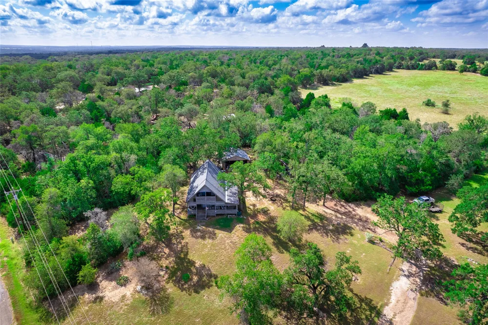 499 Hidden Oaks Drive Elgin, TX 78621