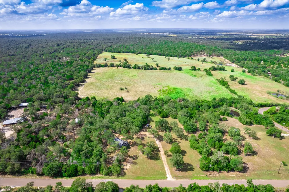 499 Hidden Oaks Drive Elgin, TX 78621