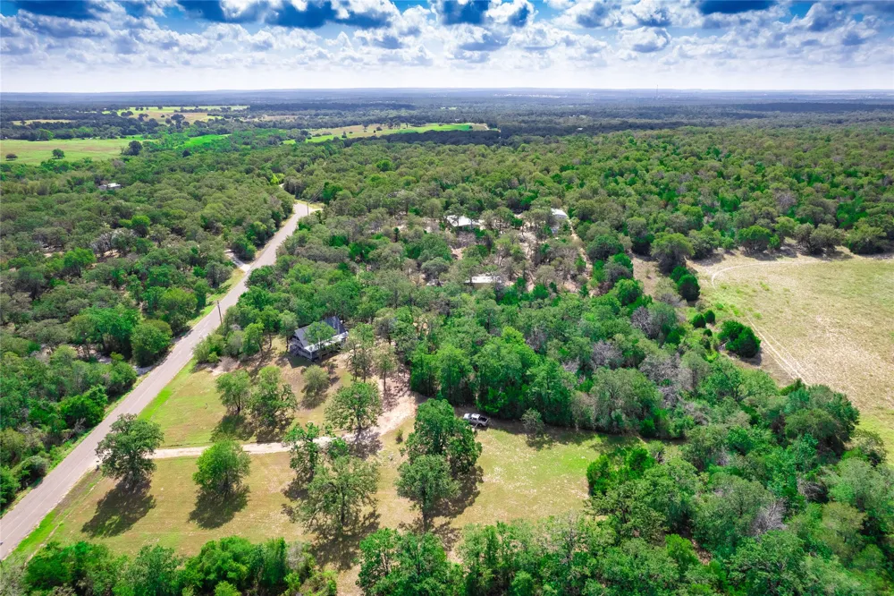 499 Hidden Oaks Drive Elgin, TX 78621