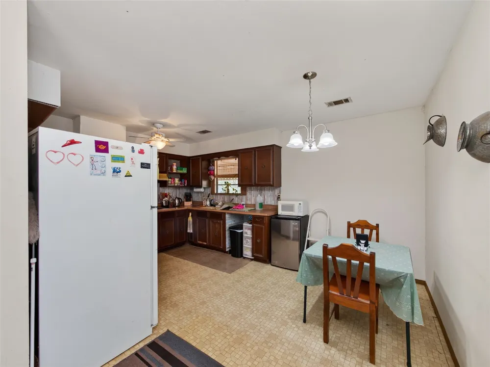 499 Hidden Oaks Drive Elgin, TX 78621