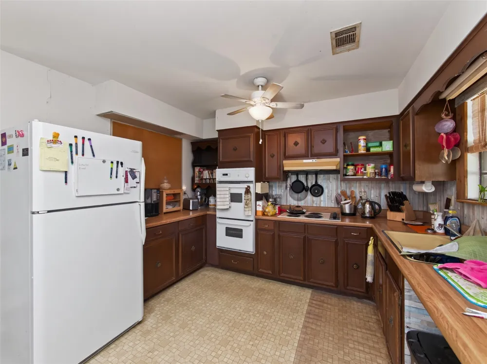 499 Hidden Oaks Drive Elgin, TX 78621