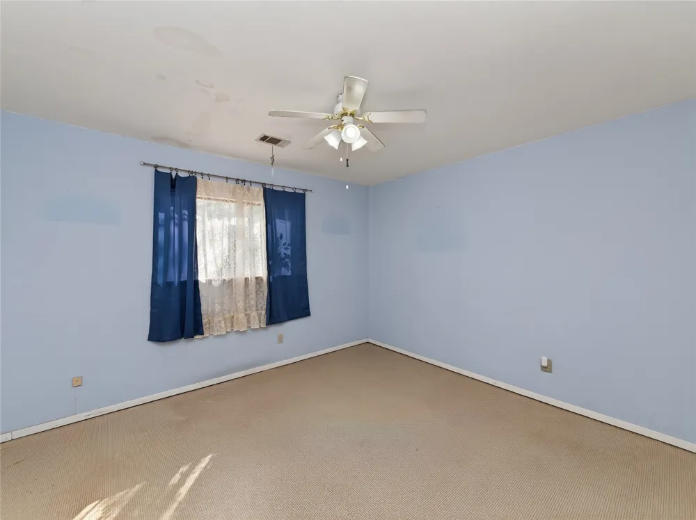 499 Hidden Oaks Drive Elgin, TX 78621