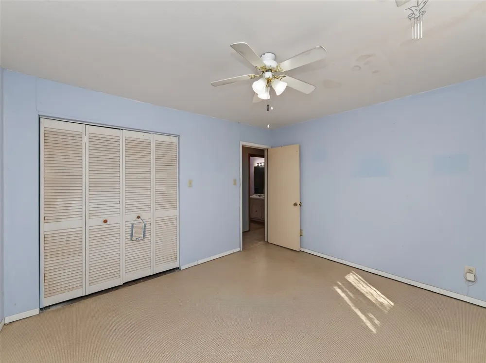 499 Hidden Oaks Drive Elgin, TX 78621