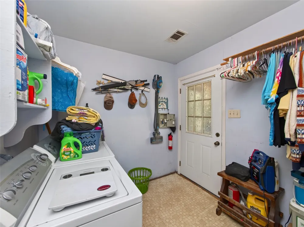 499 Hidden Oaks Drive Elgin, TX 78621