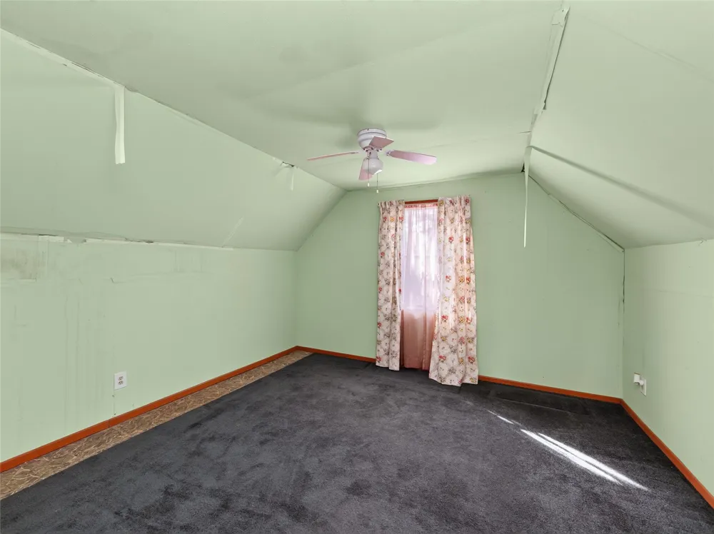 499 Hidden Oaks Drive Elgin, TX 78621