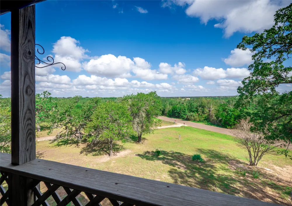 499 Hidden Oaks Drive Elgin, TX 78621