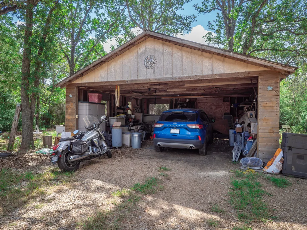 499 Hidden Oaks Drive Elgin, TX 78621