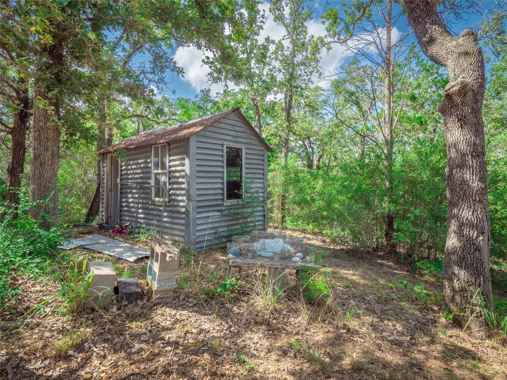 499 Hidden Oaks Drive Elgin, TX 78621