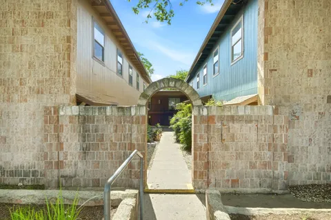 2319 Greenfield Parkway #207