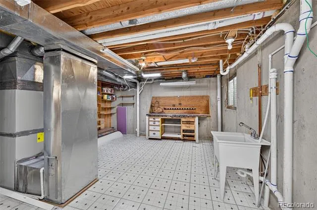 2577 S Independence Court Denver, CO 80227