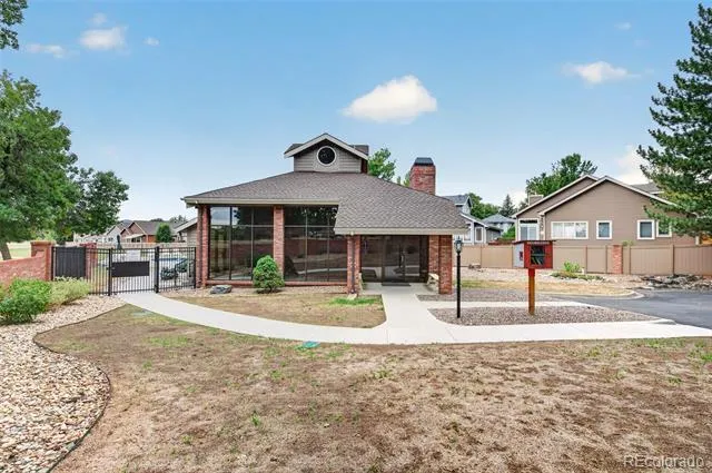2577 S Independence Court Denver, CO 80227