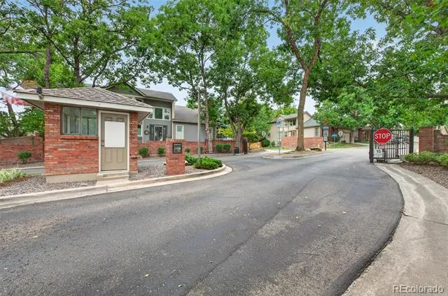2577 S Independence Court Denver, CO 80227