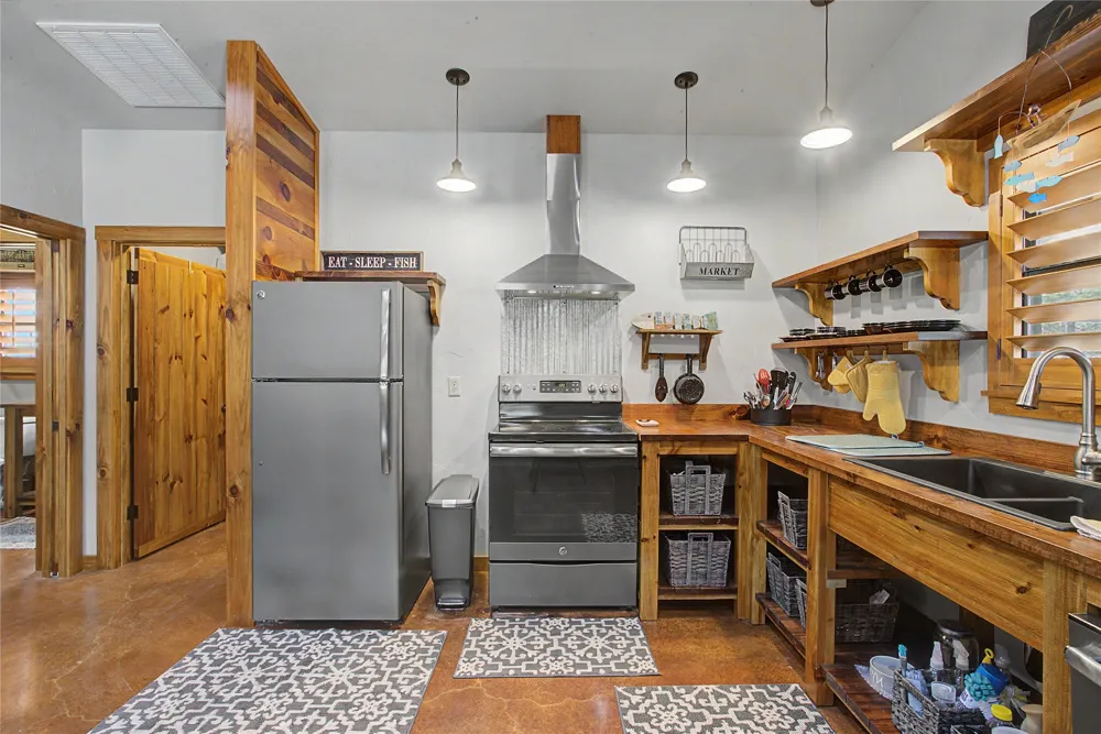 2728 S Fm 129 Santo, TX 76472