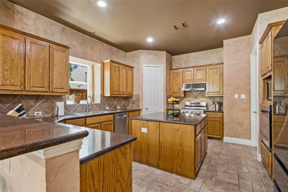 9024 Bottlebrush Lane Irving, TX 75063