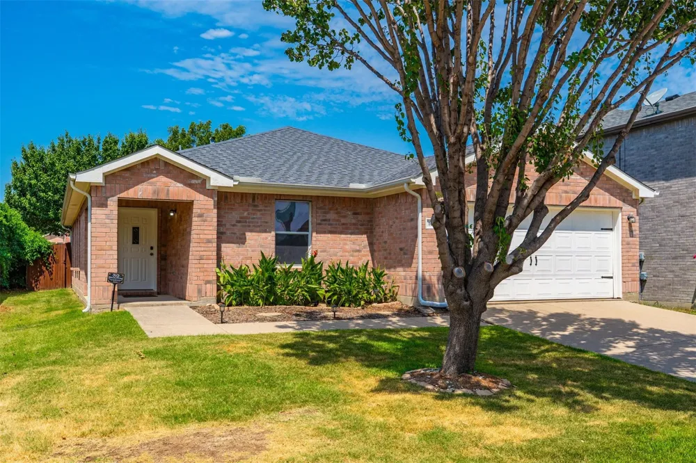 1612 Crown Point Drive Little Elm, TX 75036
