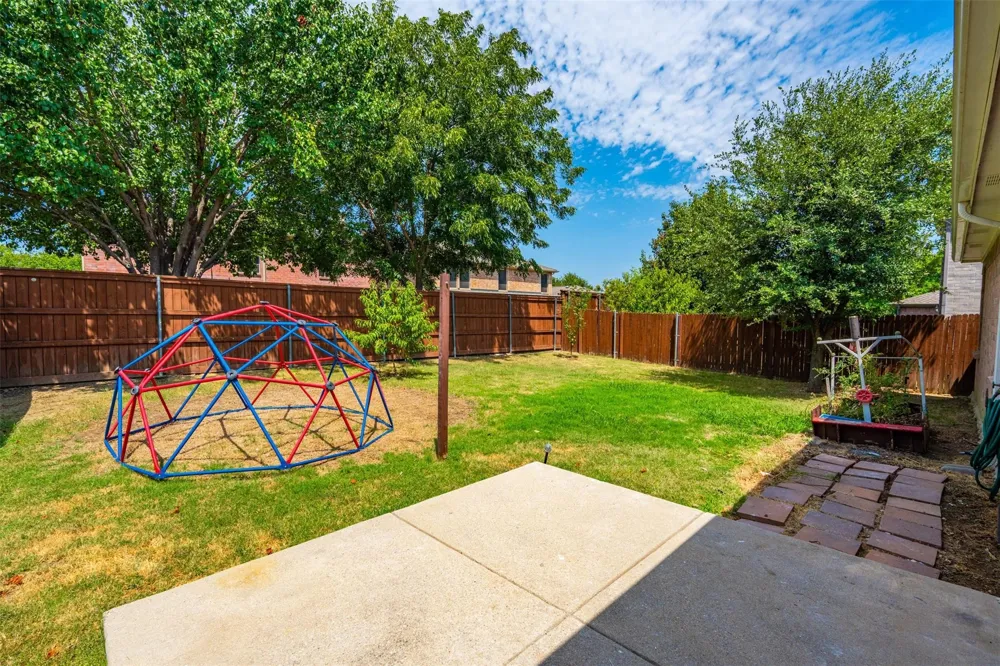 1612 Crown Point Drive Little Elm, TX 75036