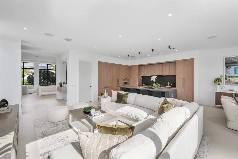 521 SE 4TH AVENUE Delray Beach, FL 33483
