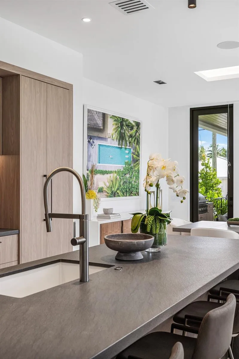 521 SE 4TH AVENUE Delray Beach, FL 33483