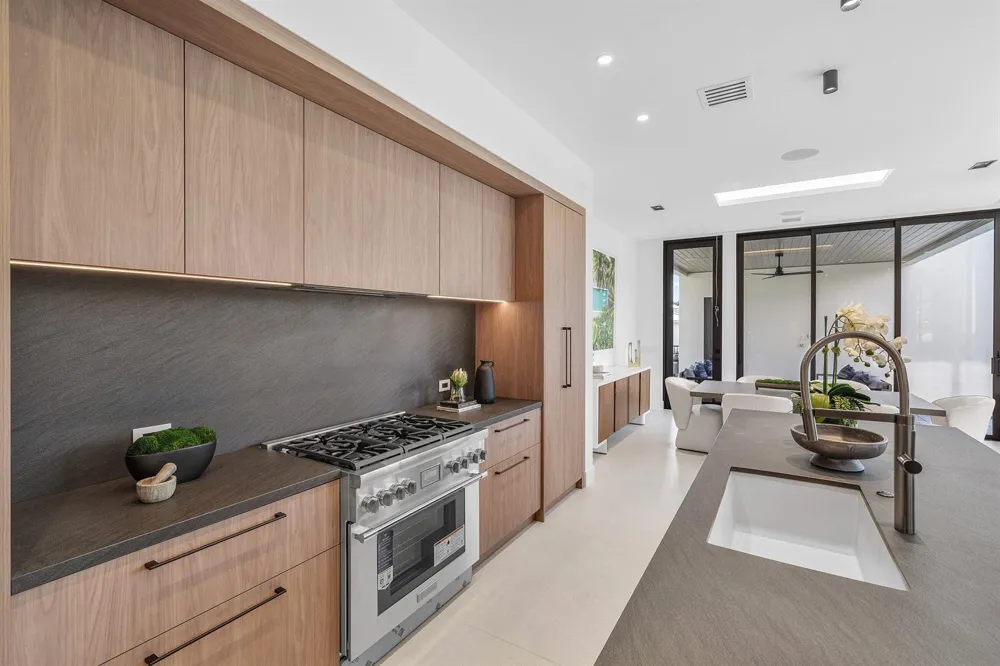 521 SE 4TH AVENUE Delray Beach, FL 33483