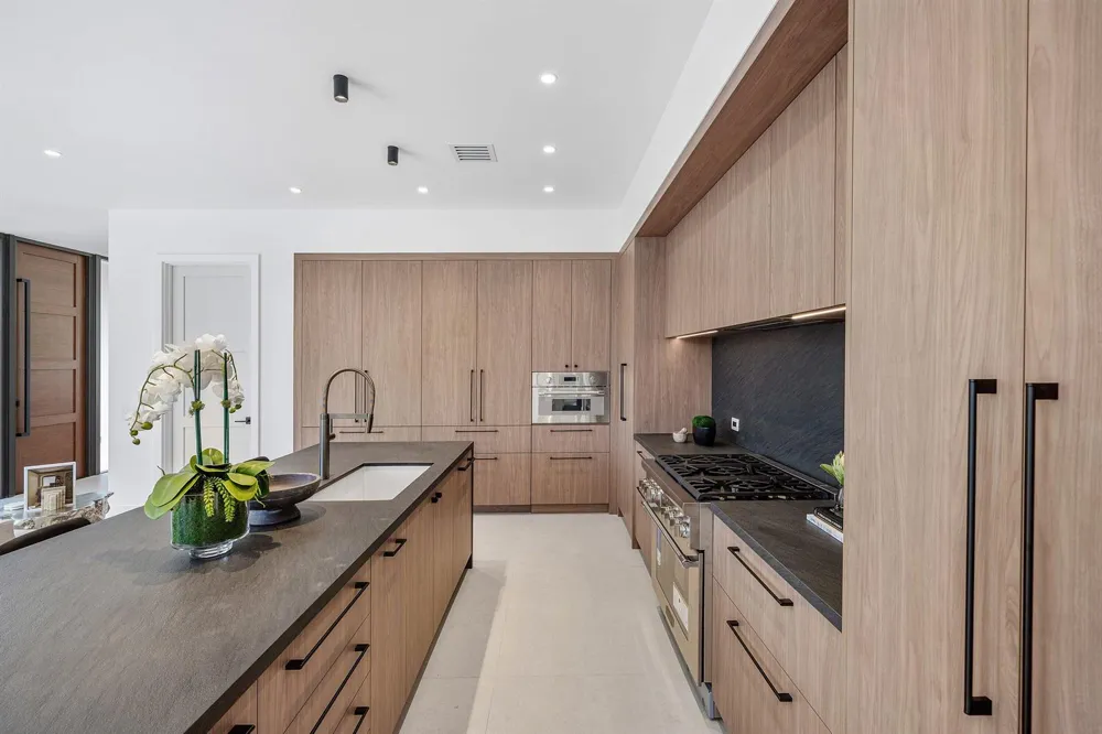 521 SE 4TH AVENUE Delray Beach, FL 33483