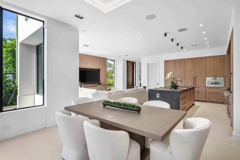 521 SE 4TH AVENUE Delray Beach, FL 33483