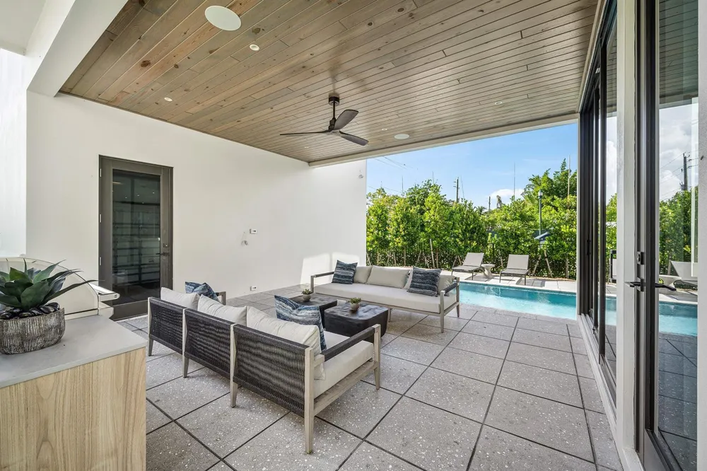 521 SE 4TH AVENUE Delray Beach, FL 33483