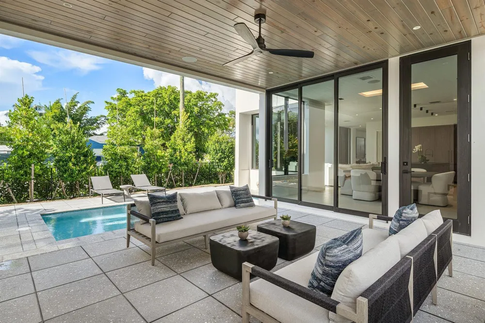 521 SE 4TH AVENUE Delray Beach, FL 33483