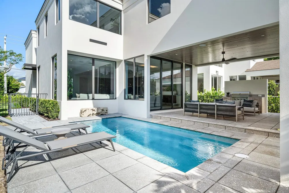 521 SE 4TH AVENUE Delray Beach, FL 33483
