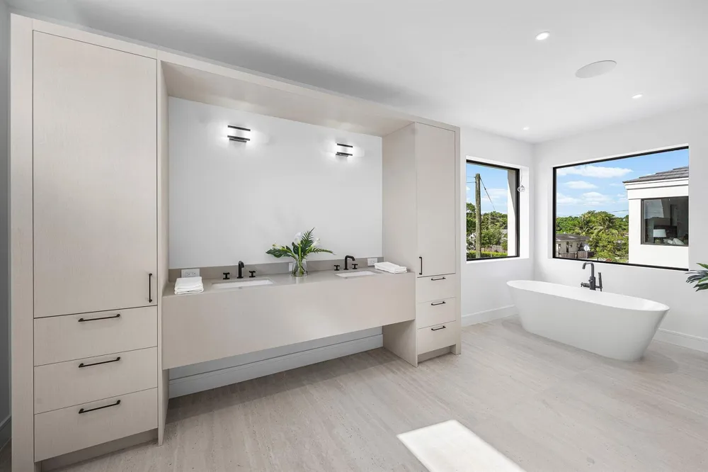 521 SE 4TH AVENUE Delray Beach, FL 33483