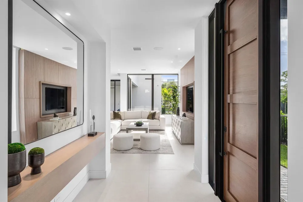 521 SE 4TH AVENUE Delray Beach, FL 33483