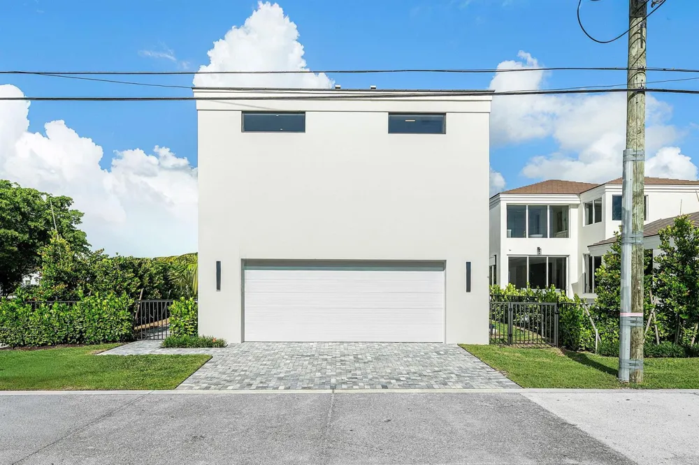 521 SE 4TH AVENUE Delray Beach, FL 33483